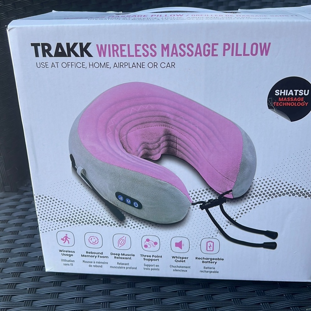 TRAKK WIRELESS MASSAGE TRAVEL PILLOW
